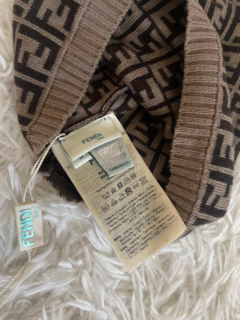 FENDI キッズ ニット帽 ウサギ耳 II