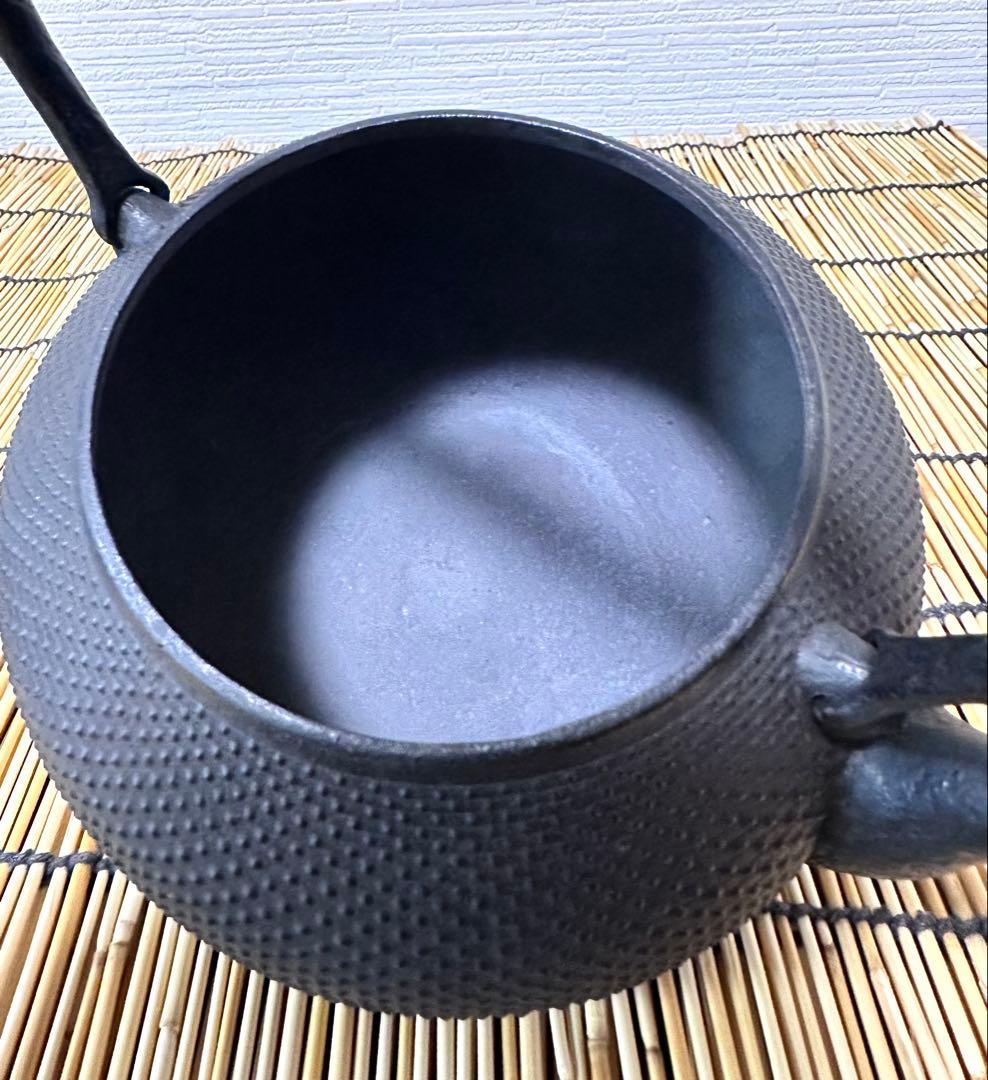 未使用品　南部虎山工房造　１０型アラレ　南部鉄瓶　南部鉄器　鉄瓶