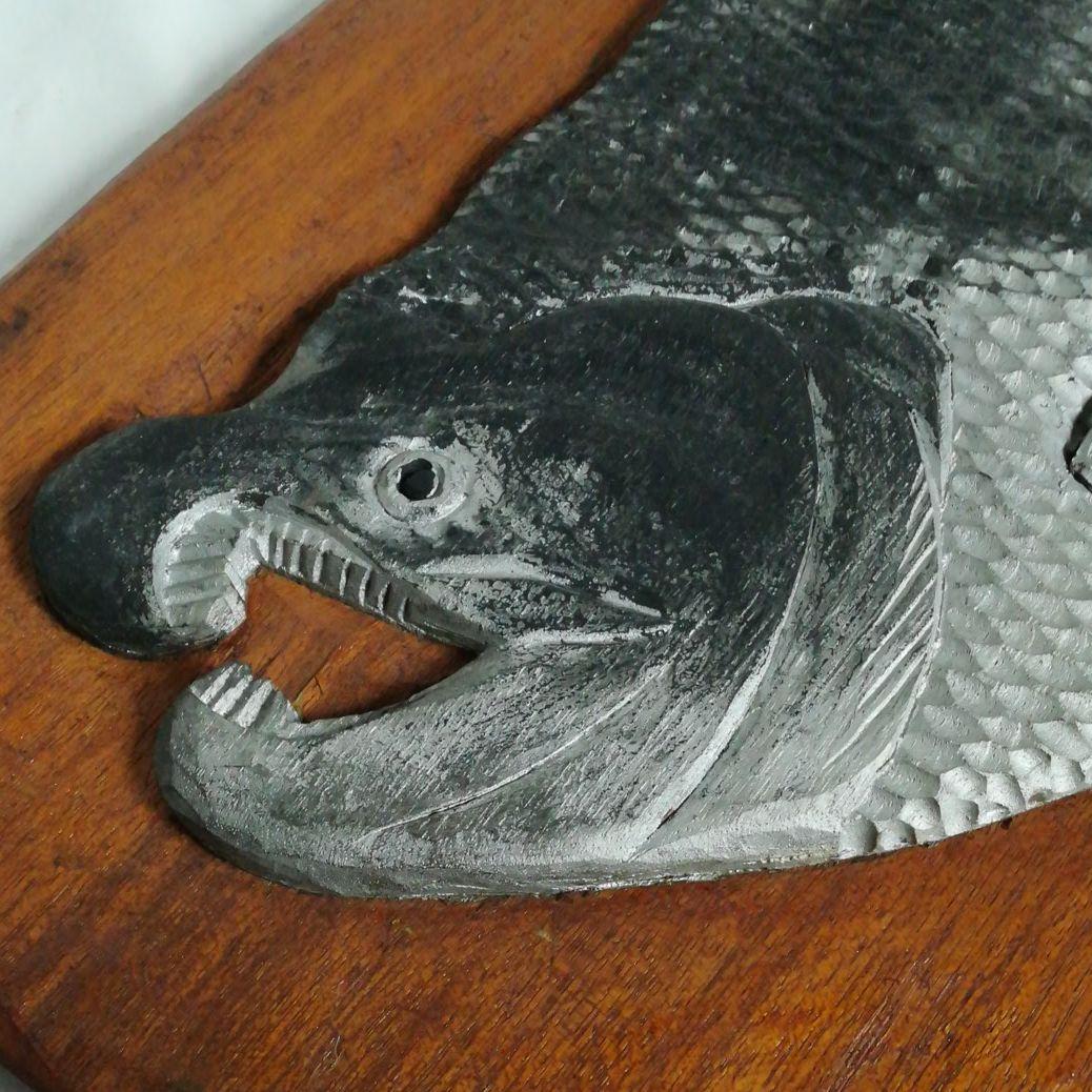 レトロ　木彫レリーフ　壁掛け　鮭　カムイチェップ　北海道　アイヌ彫