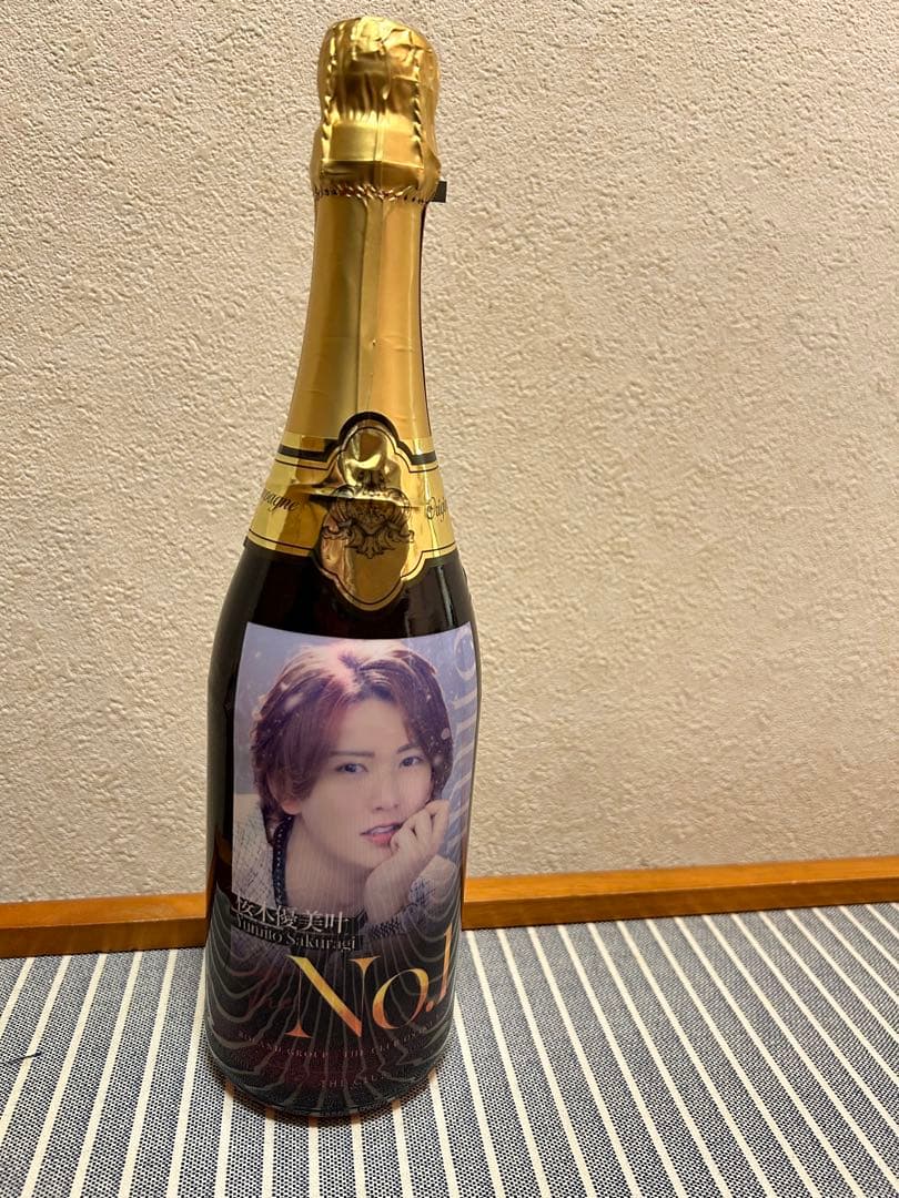 ノンアルコールシャンパン(オリシャン)と名刺とシール