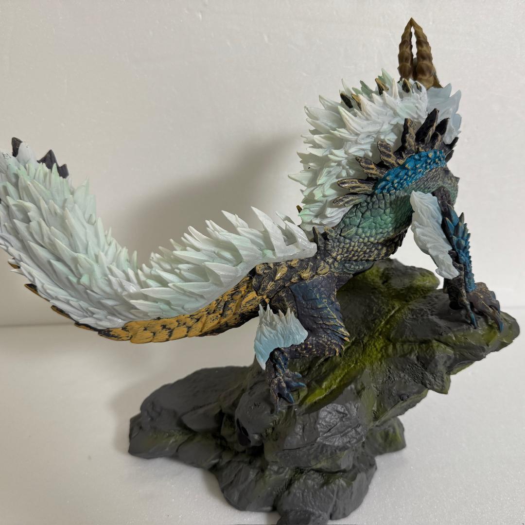 モンスターハンター ジンオウガ フィギュア 雷狼竜 LED点灯　特大サイズ