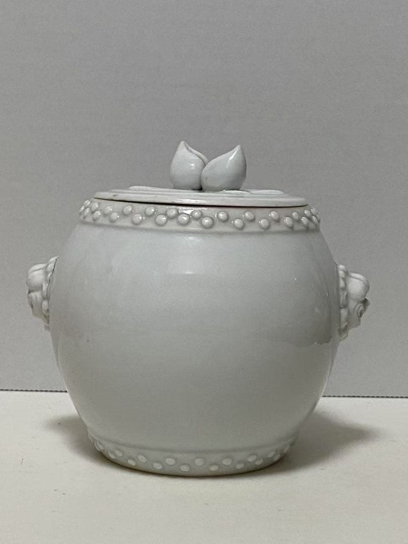 中国美術 德化窯 白磁寿桃鈕雙獅耳鼓釘茶叶罐 蓋物 陶器 清代古玩 唐物 骨董品