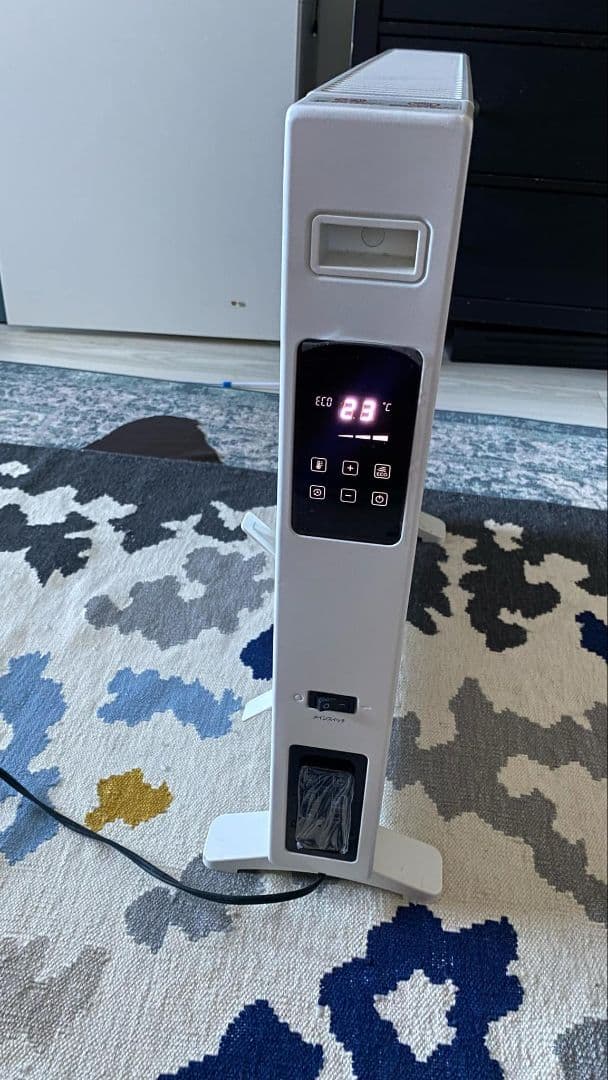 ホワイト スリムデザイン 電気ヒーター エスケイジャパ。