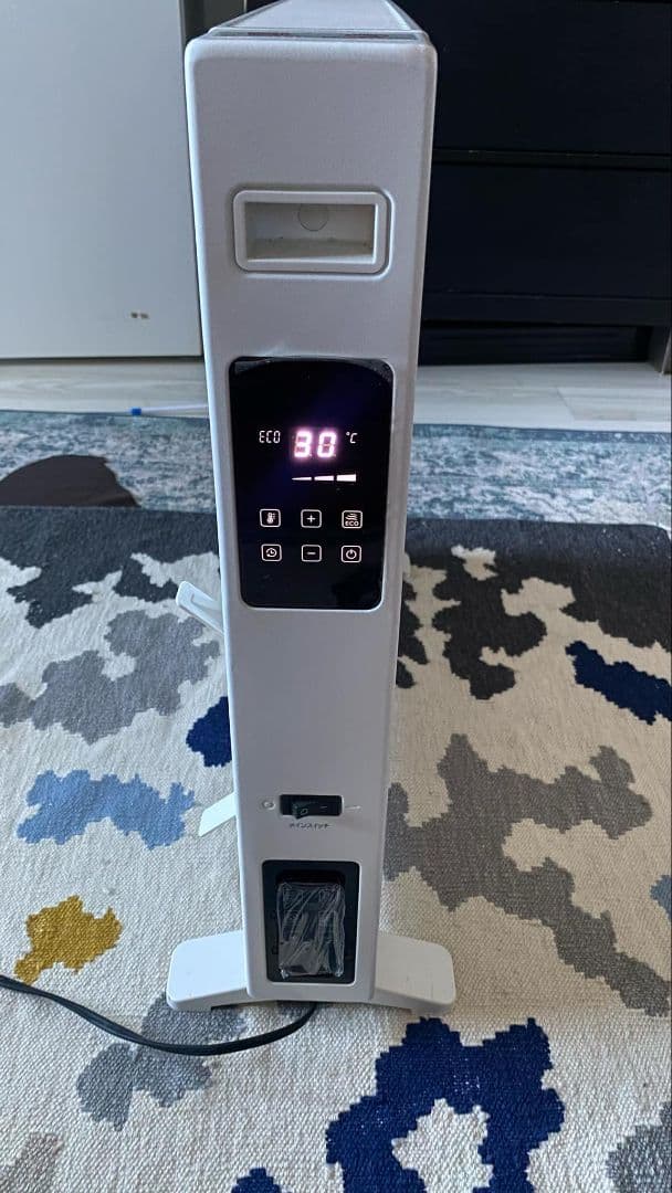 ホワイト スリムデザイン 電気ヒーター エスケイジャパ。