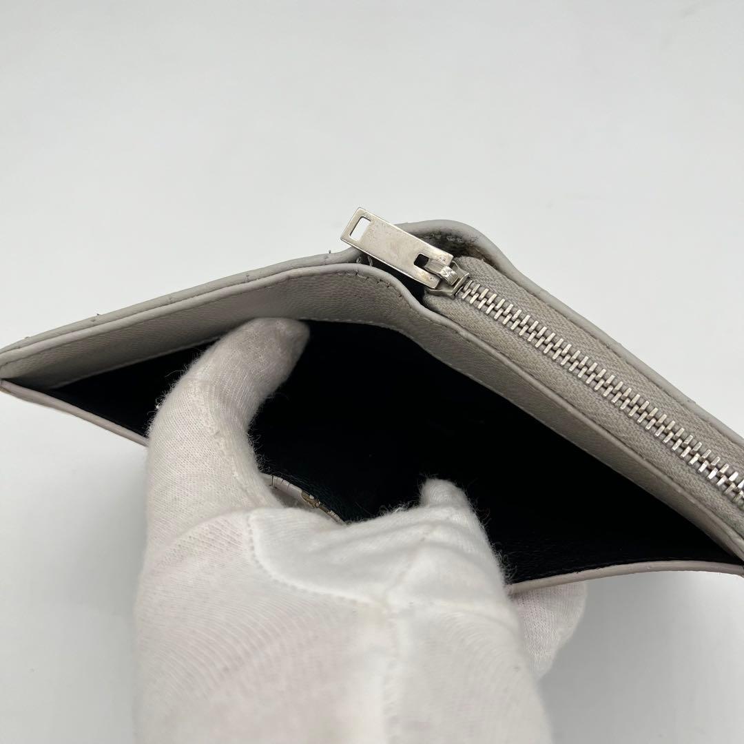 サンローラン 二つ折り財布 カサンドラ Vステッチ キャビアスキン 保存袋付き