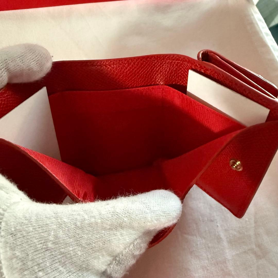 新品 未使用 フェラガモ レザー三つ折り財布 レッド リボン