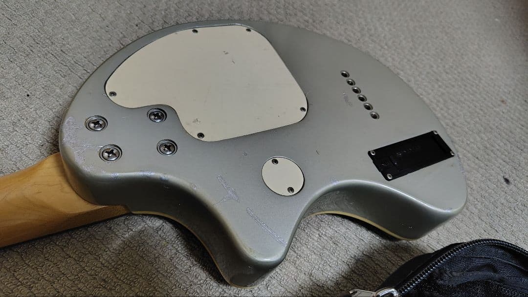 ZOー3ギター。フェルナンデス ウルトラマン エレキギタージャンク扱い。