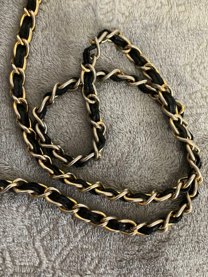 CHANEL ブラック ショルダーバッグ タッセル付き