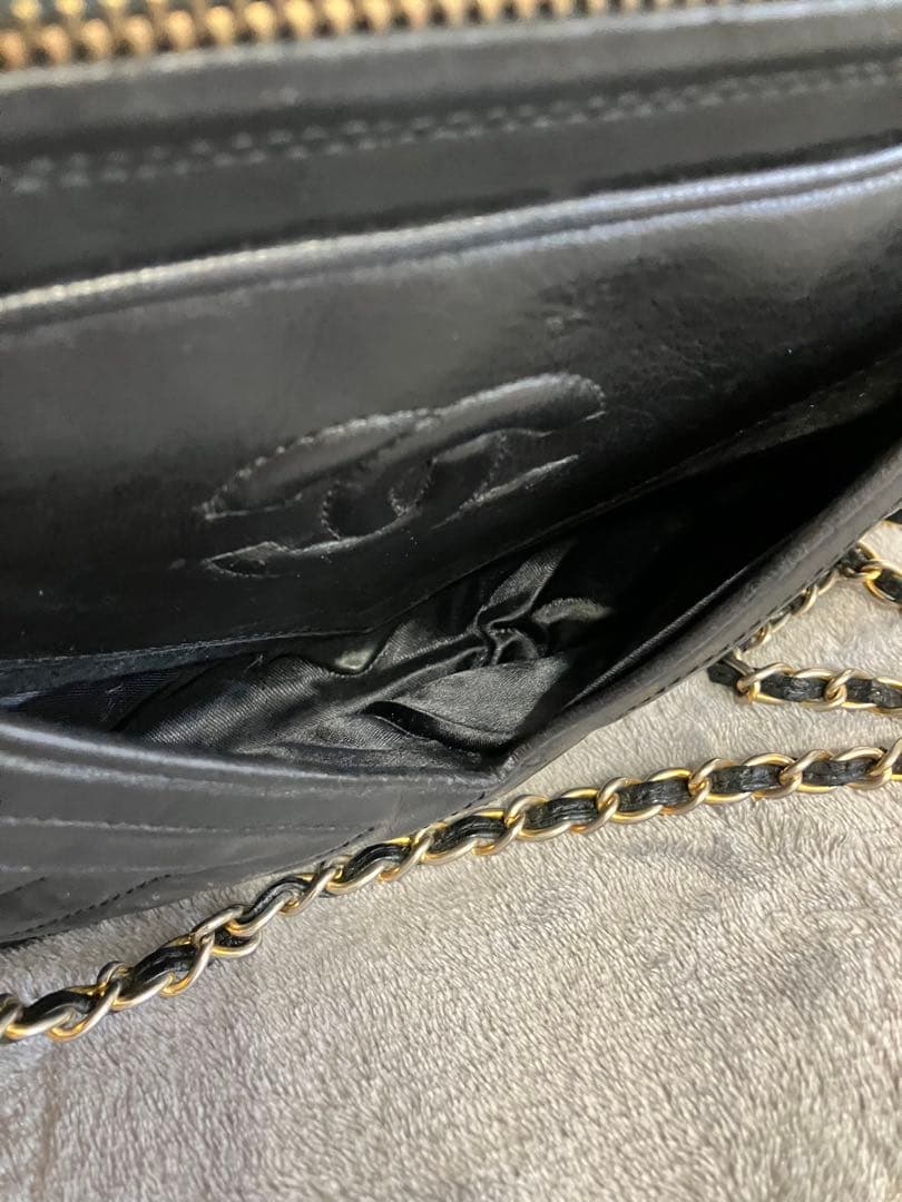 CHANEL ブラック ショルダーバッグ タッセル付き