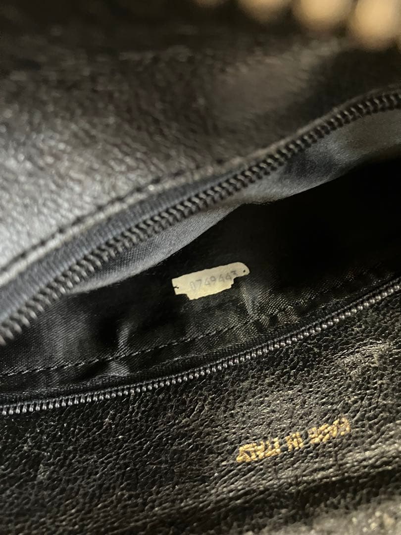 CHANEL ブラック ショルダーバッグ タッセル付き