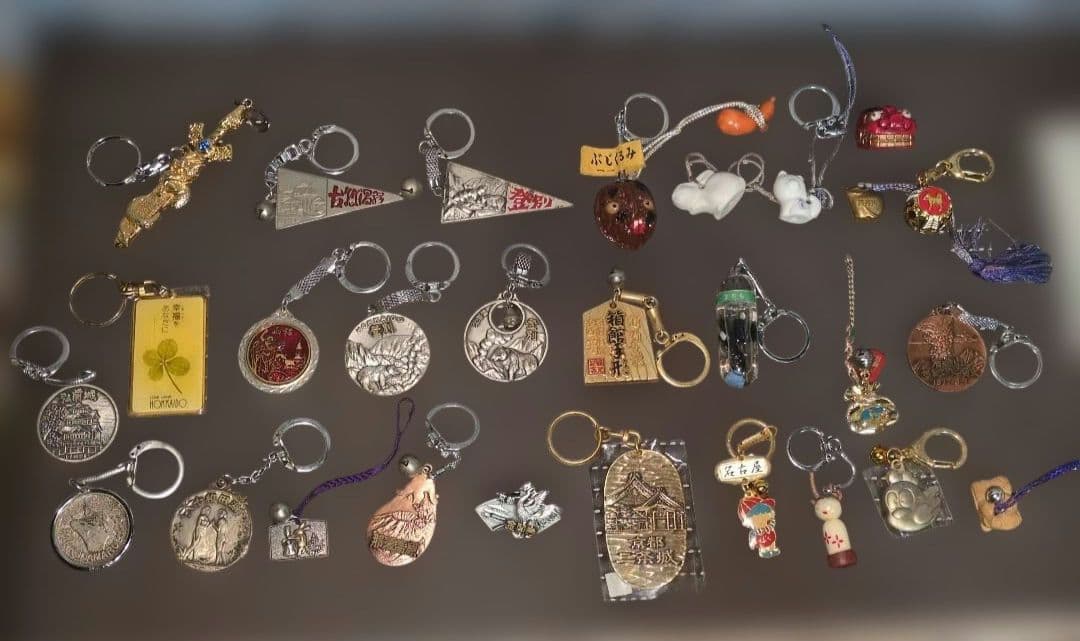 キーホルダー等まとめ売り　ご当地キーホルダー　龍剣キーホルダー　ピンバッジ　バラ