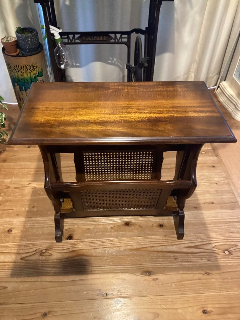カリモクコロニアル　マガジンラック付サイドテーブル　木製　昭和レトロ