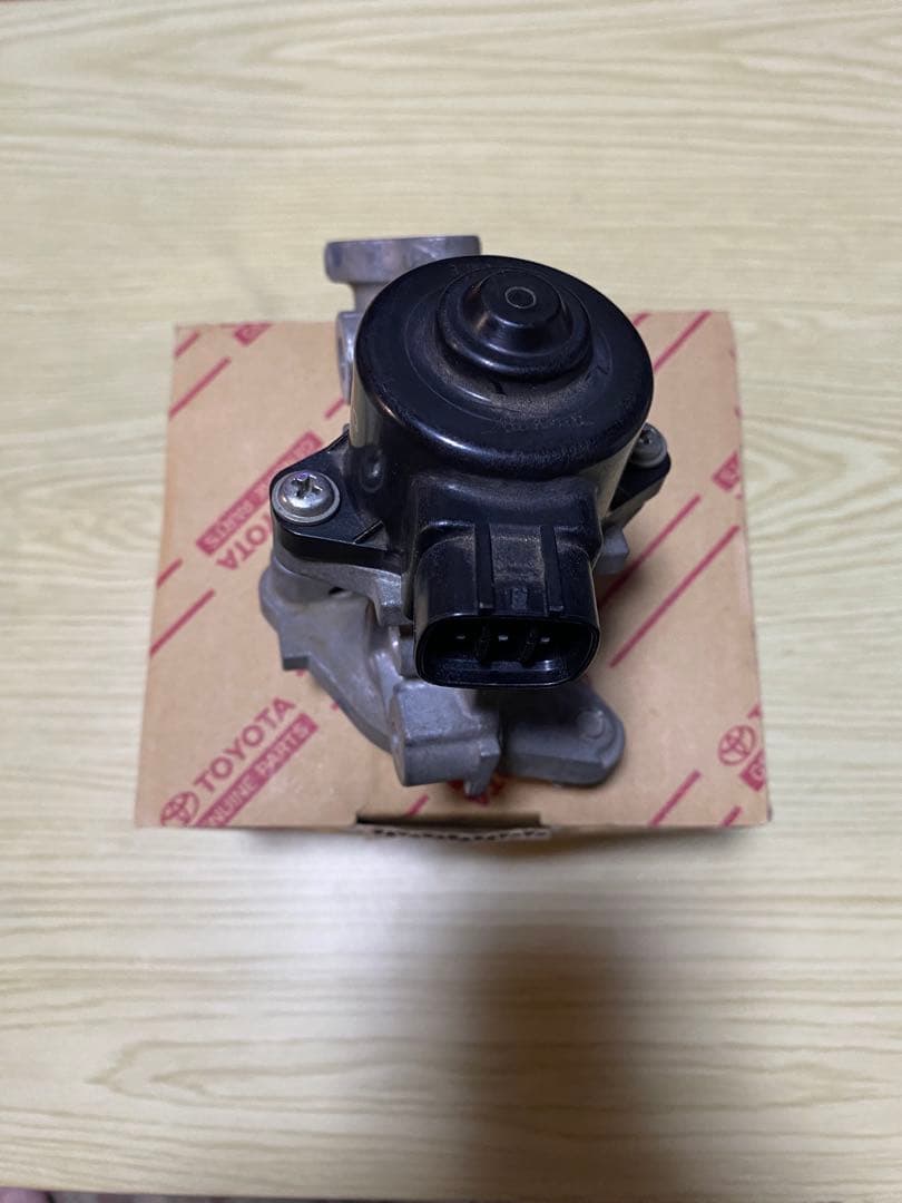 ZVW30 プリウス　25620-37120　EGRバルブ　30プリウス