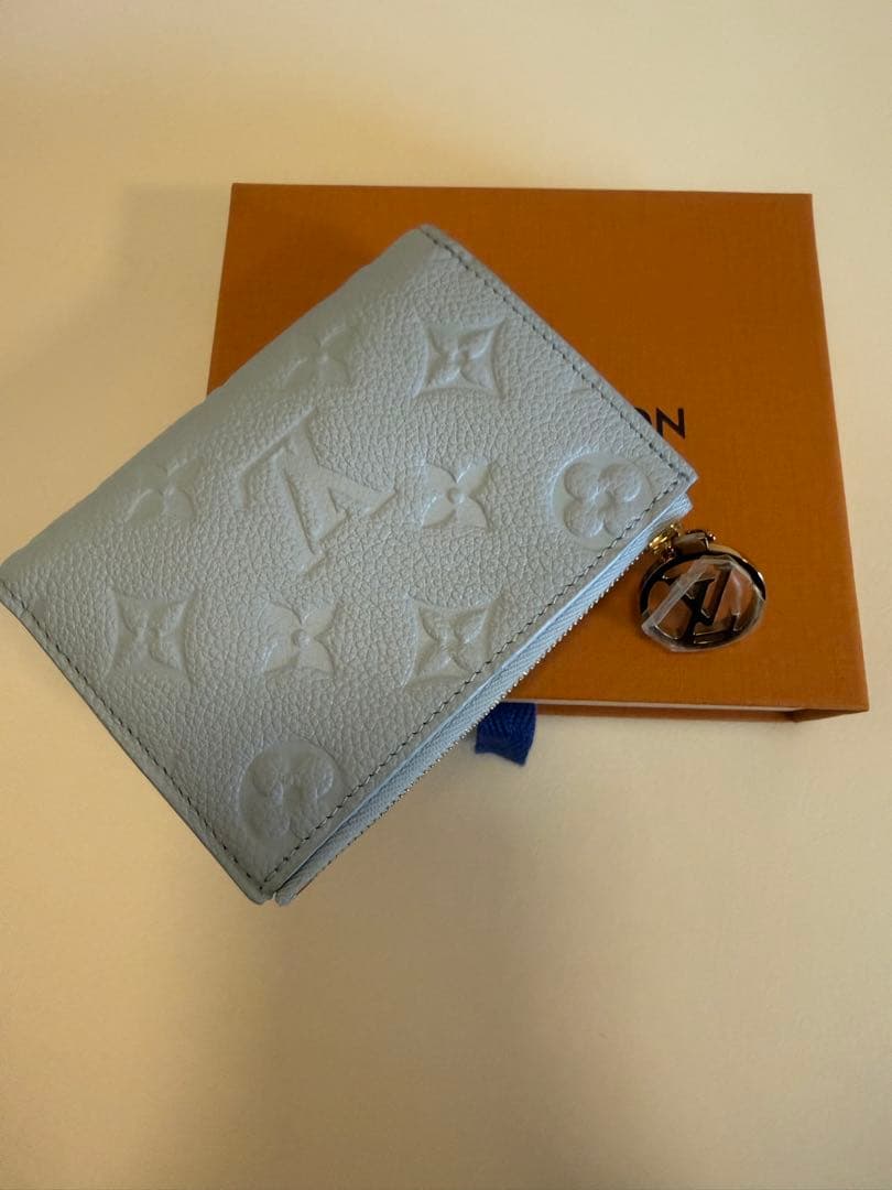 ルイヴィトン 限定カラーポルトフォイユリサ