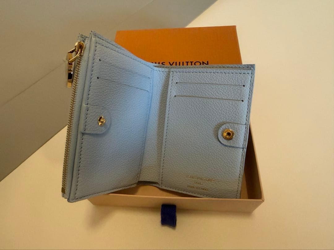 ルイヴィトン 限定カラーポルトフォイユリサ