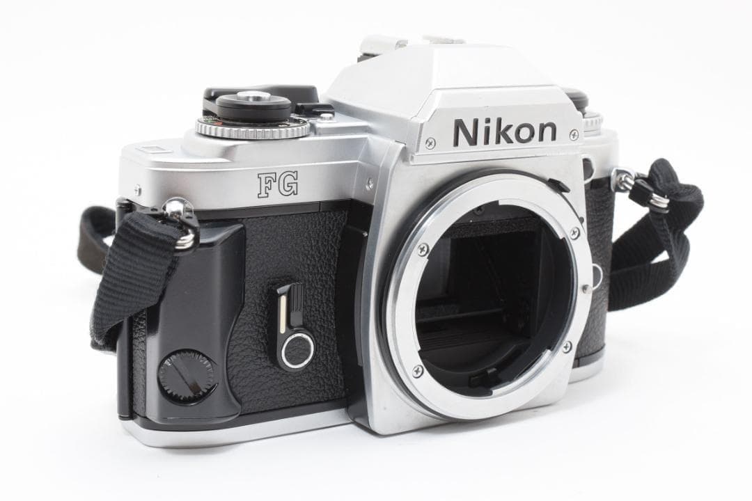 超美品 NIKON FG シルバー フィルムカメラ モルト新品交換済 M835