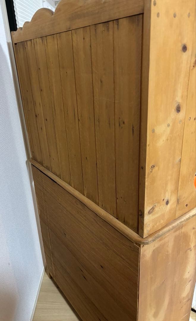 カントリー風木製シェルフ ハート型扉付き