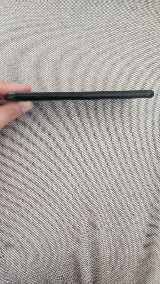 Apple iPhone SE 第2世代 64GB ブラック