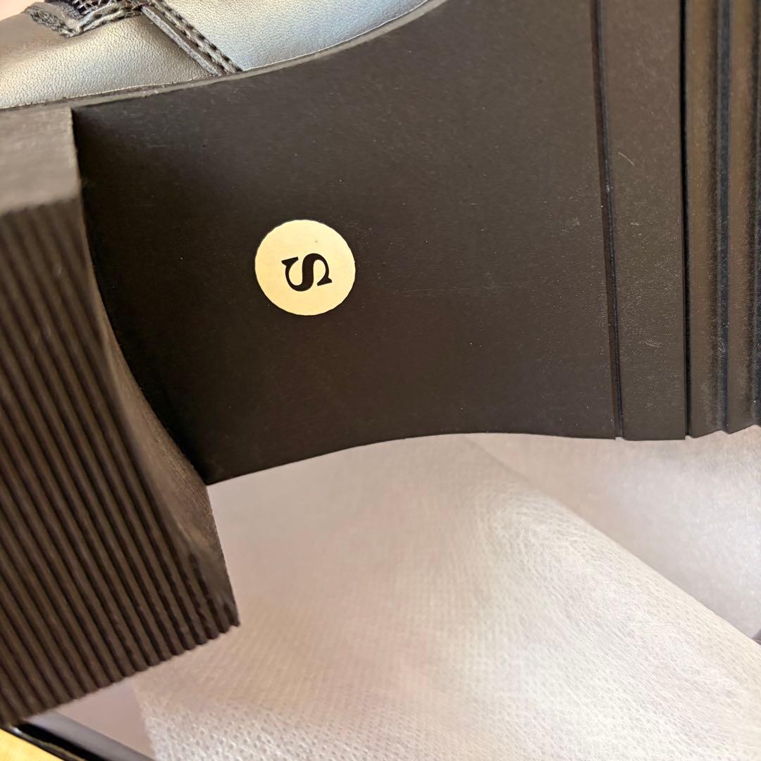 ブラック ジッパー付き ブーツ S 新品未使用　CLEL