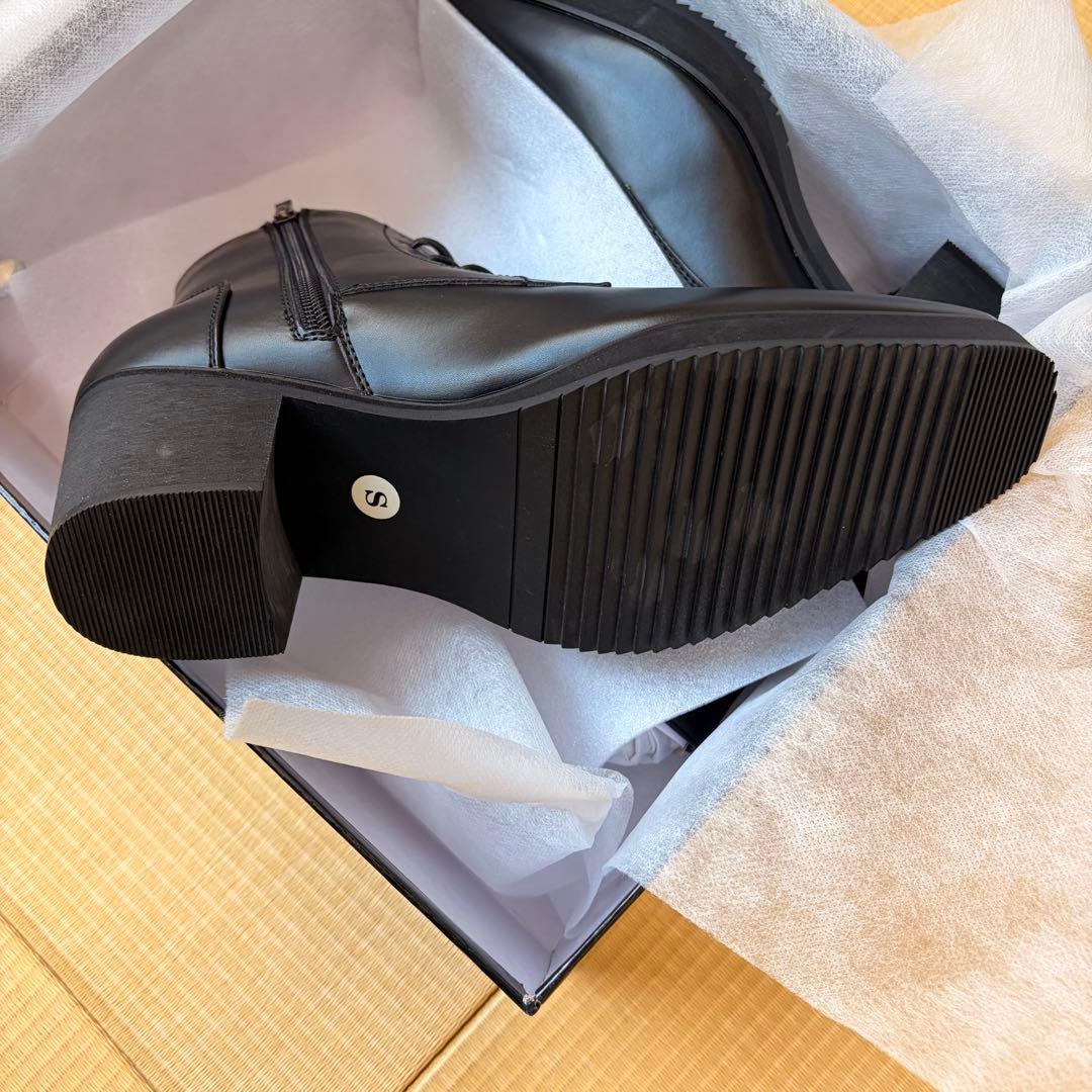 ブラック ジッパー付き ブーツ S 新品未使用　CLEL