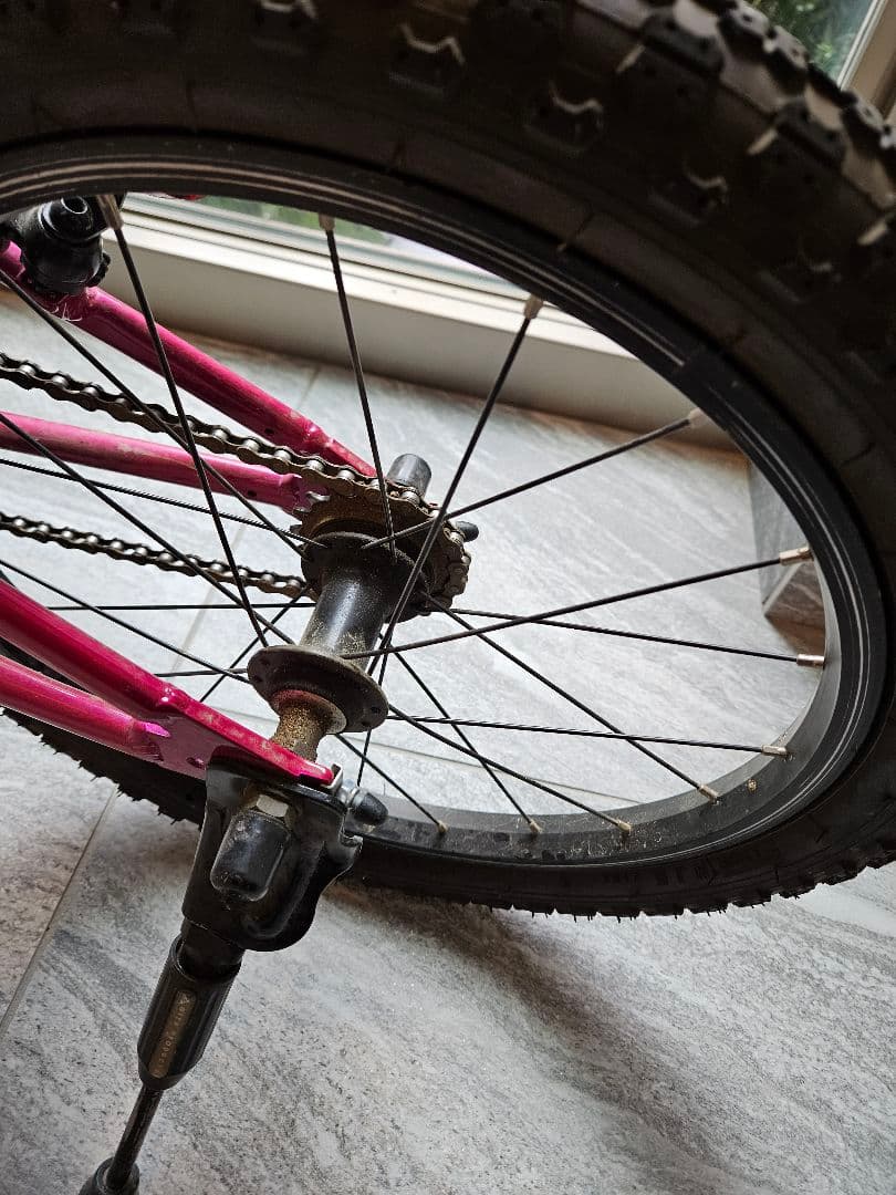 18インチ　ヨツバサイクル　屋内保管