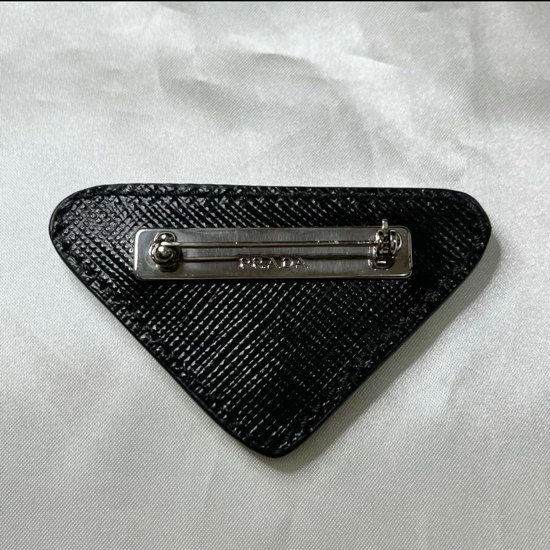 PRADA サフィアーノ トライアングルロゴ ブローチ 最終値下