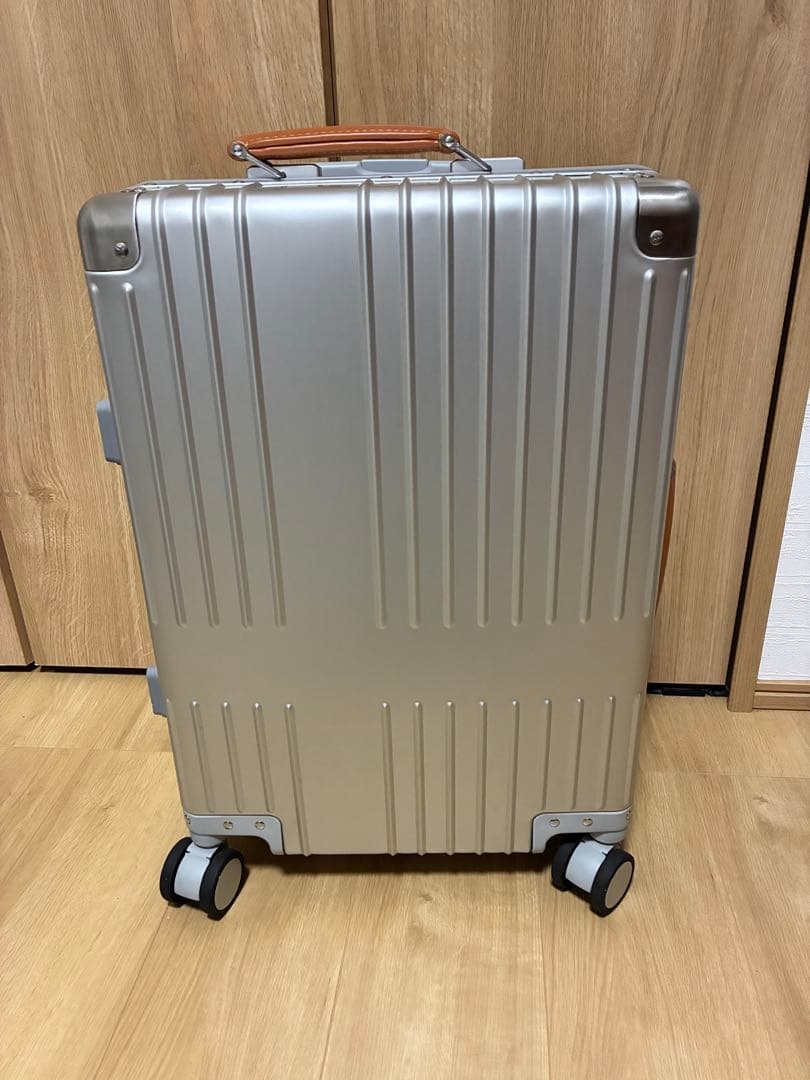 イノベーター スーツケースINV1811STP Sterling Silver