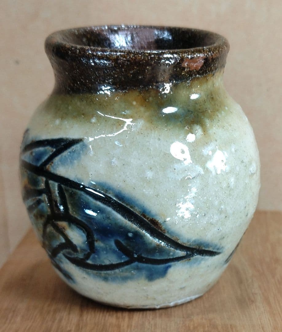 本物保証】金城次郎 小壷(魚文,2匹)共箱 栞 壷屋焼 人間国宝 美品 やちむん