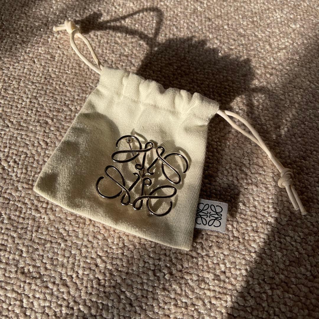 ロエベ　アナグラム　シルバー　ブローチ
