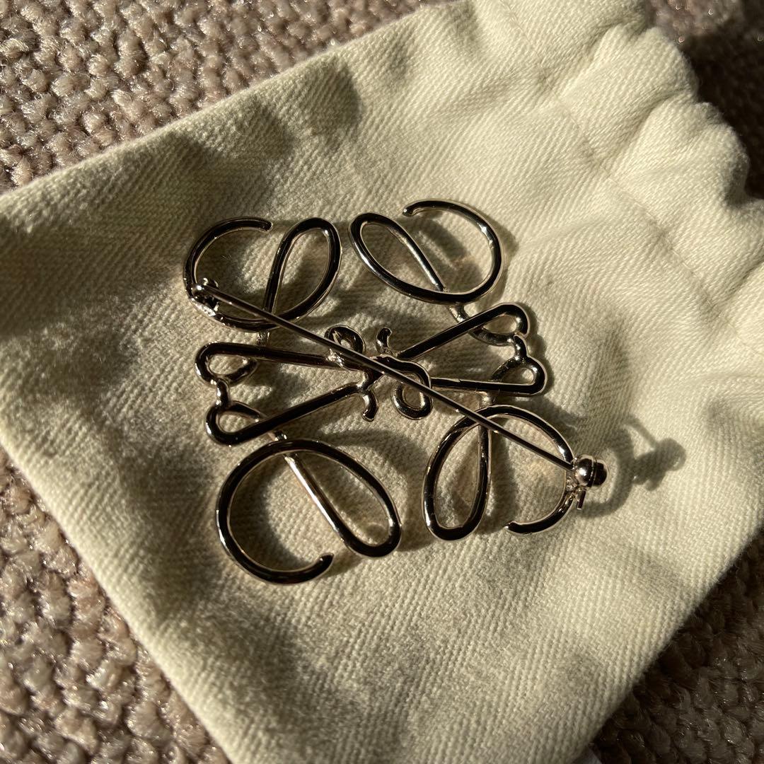 ロエベ　アナグラム　シルバー　ブローチ