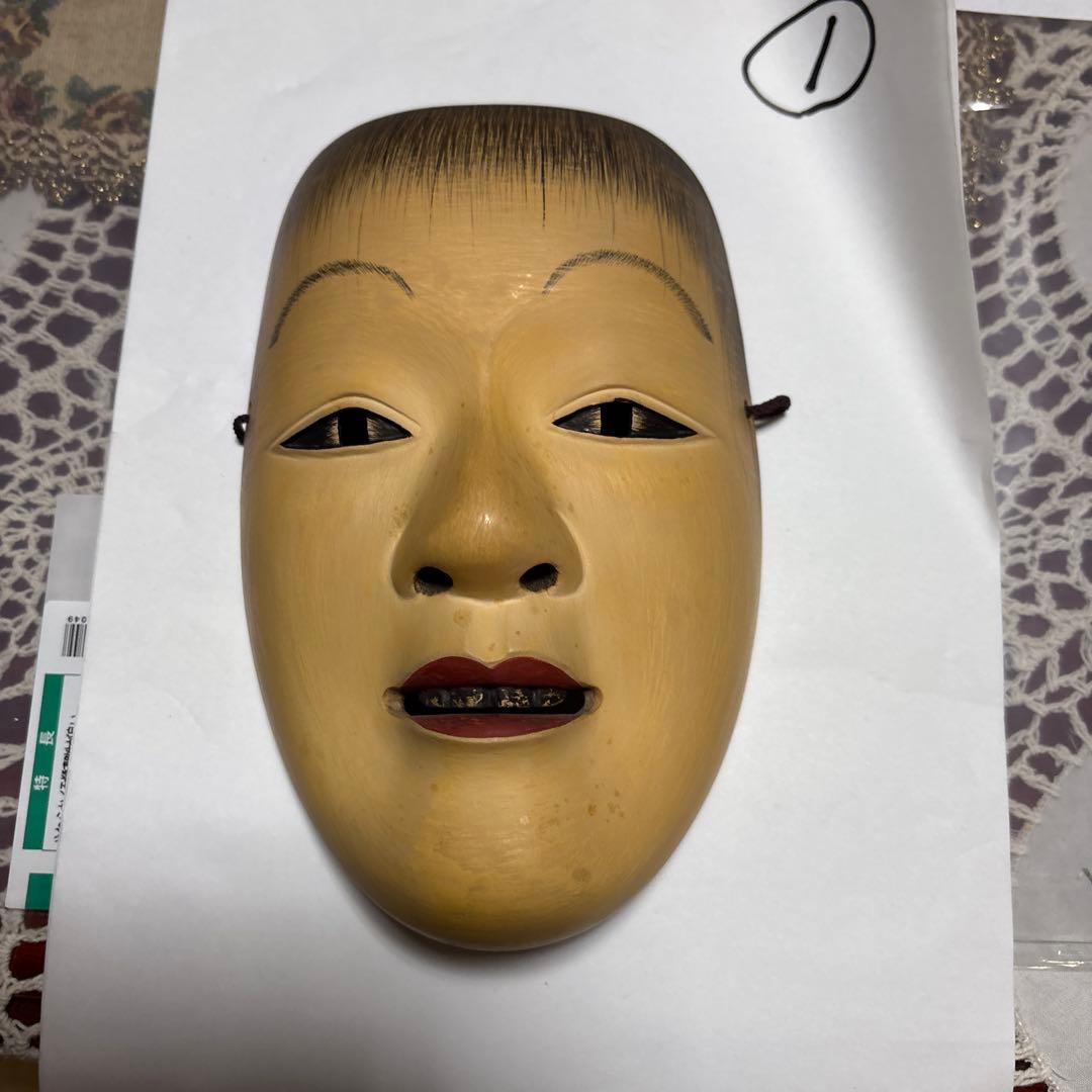 能面 木製 赤い口紅