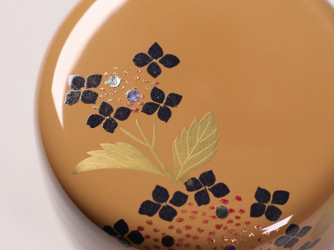 茶道具 中出松峰 白塗 紫陽花蒔絵 中棗 木製 共箱 漆芸 螺鈿【MA913】