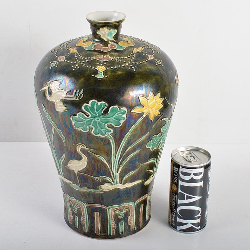 中国　黒交趾法花三彩蓮池鶴文　梅瓶　M　R5611B