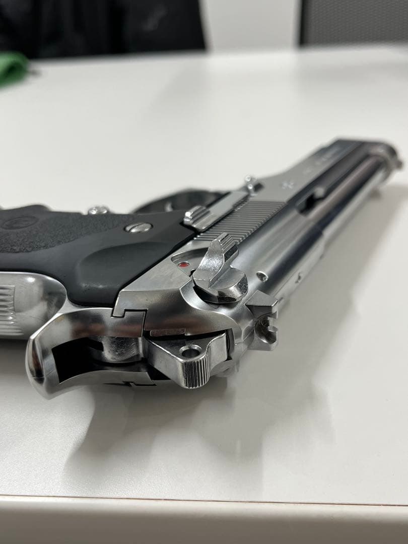 M92F クロームステンレス　ガスガン