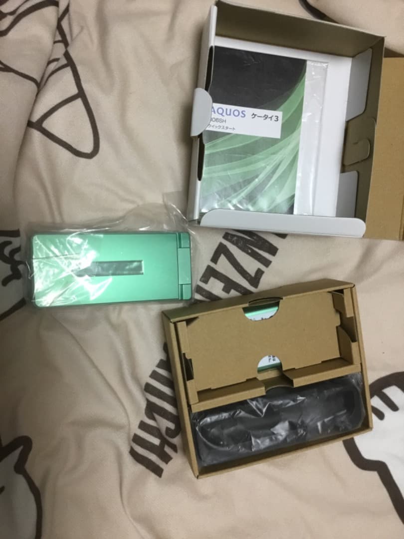 AQUOS ケータイ 3 806SH グリーン 未使用品simフリー