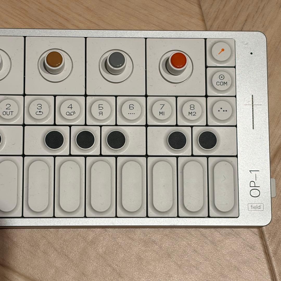 Teenage Engineering OP-1 field 美品