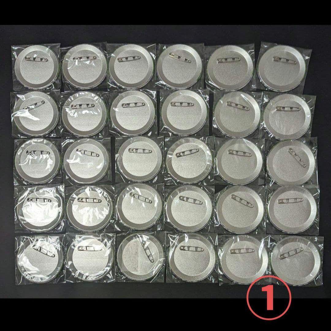 ツイステ シルバー 缶バッジ アクスタ キーホルダー 1/31まで 最終値下げ