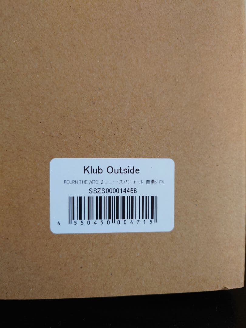 BURN THE WITCH　ニニー　キャンバスアート