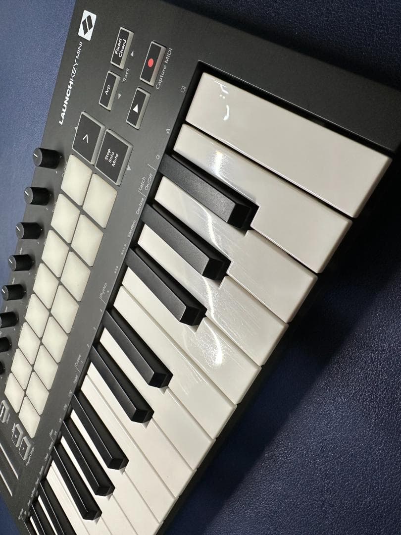 【美品】Launchkey Mini MK3 25鍵 MIDIキーボード