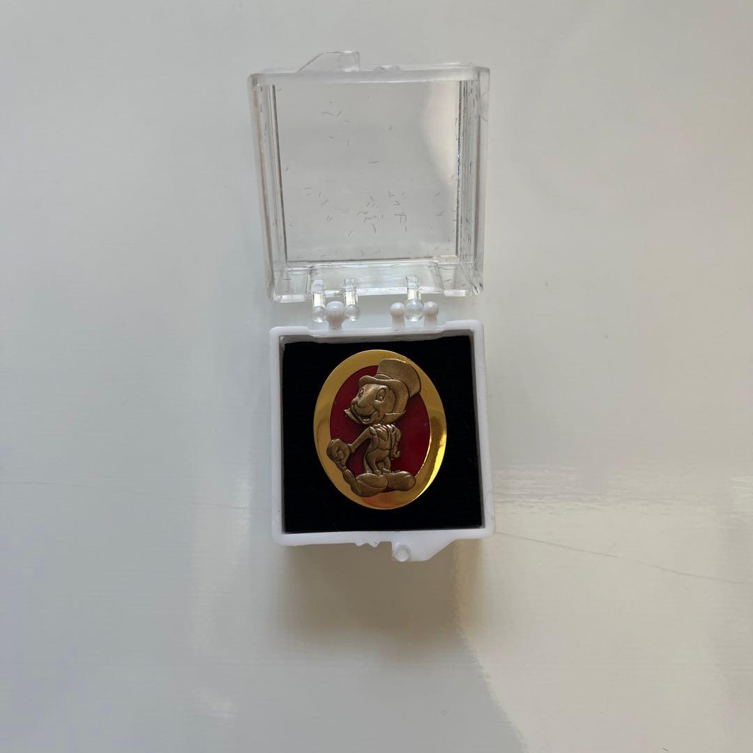 ディズニー　トレーナー　ピン　バッジ