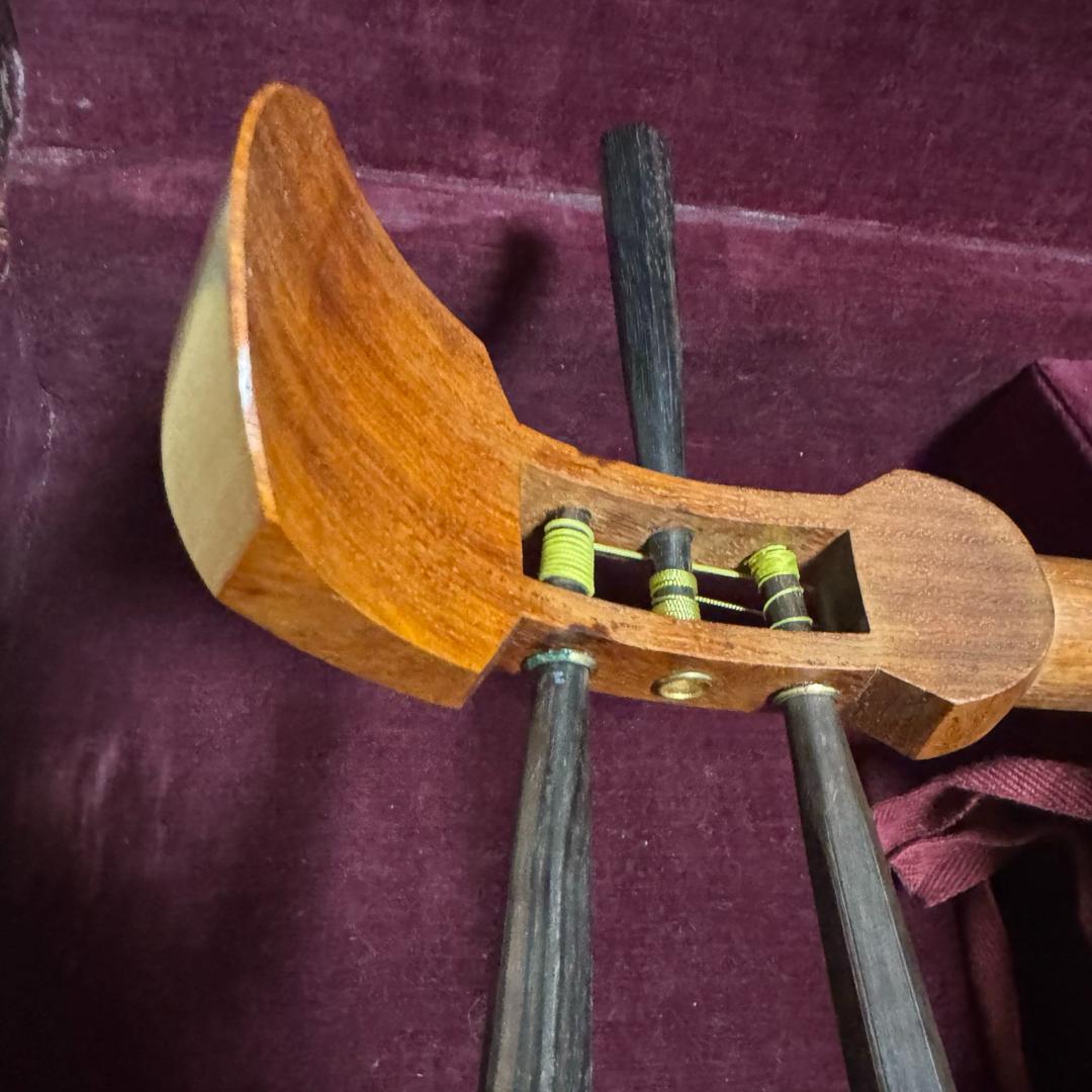 初心者オススメ　中棹　三味線　セット　撥　胴かけ　駒　ハードケース　花梨　丸打胴