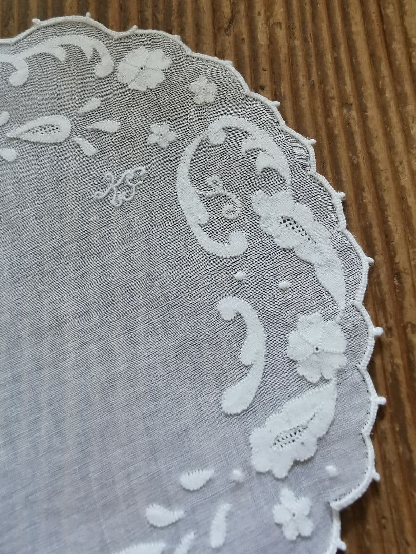 アンティーク シアーなオーガンジードイリー 桜草ペイズリ風アップリケ KJ刺繍