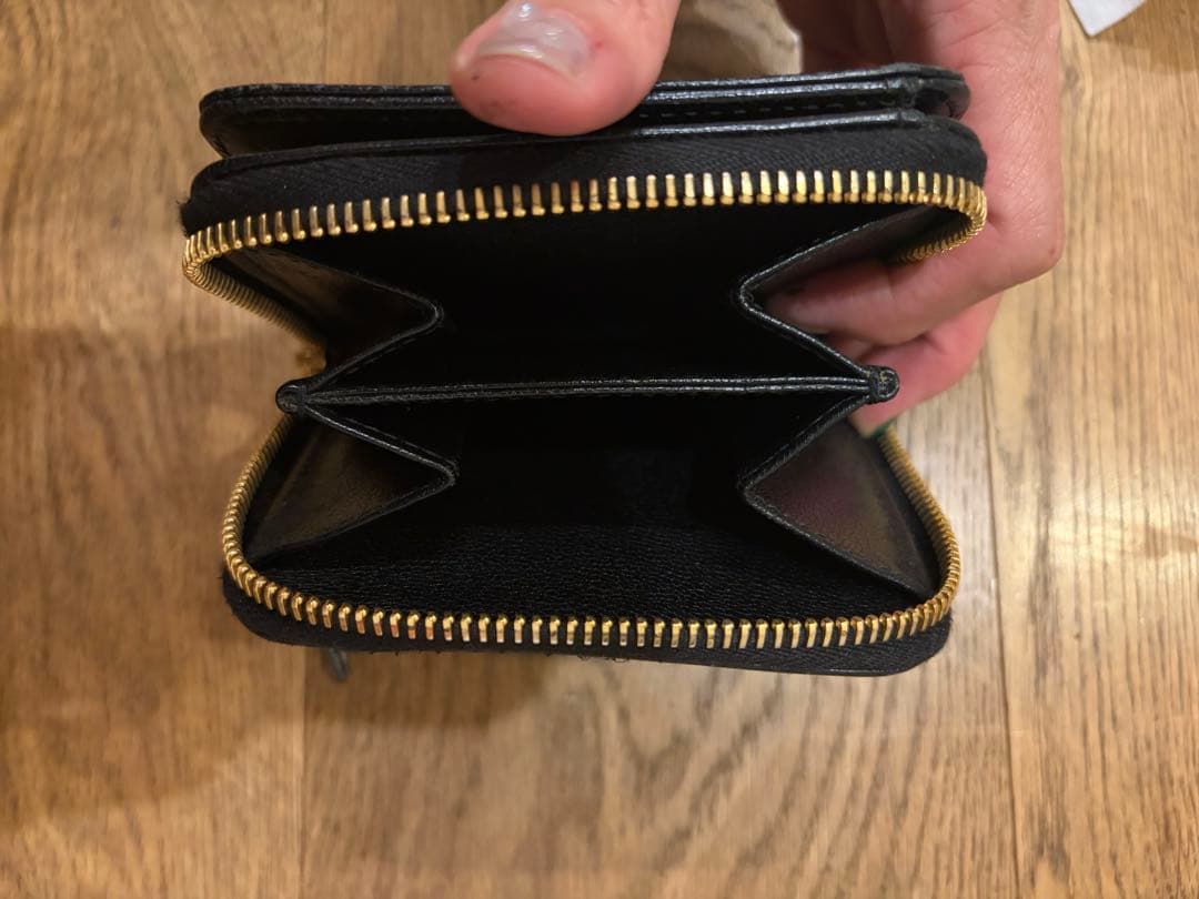 miumiu シンプル二つ折財布　ブラック