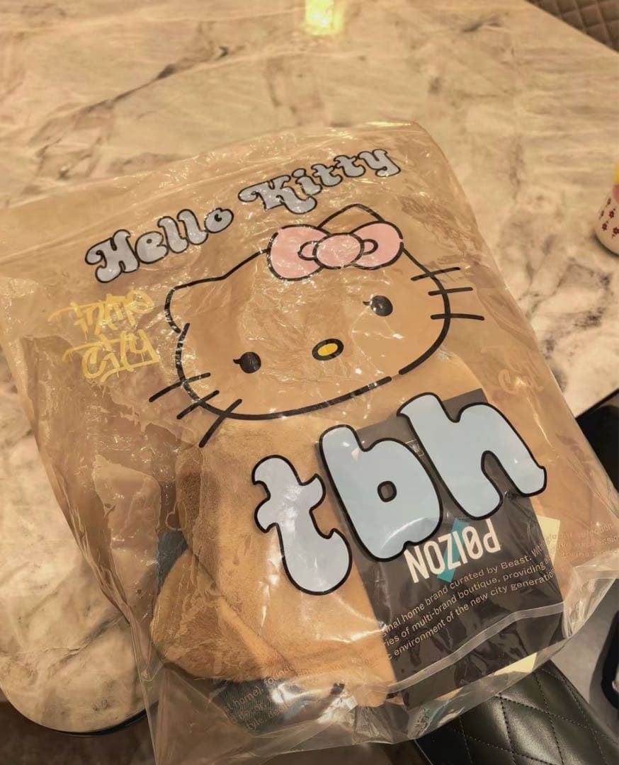 Hello Kitty x TBHトラベルブランケット3点セット新品