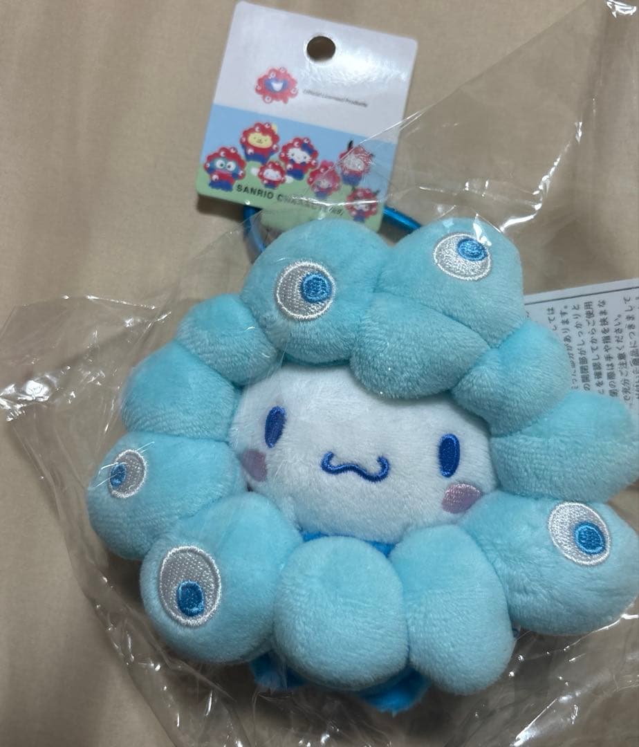万博　ミャクミャク　サンリオ　シナモン　カラビナ　ぬいぐるみ　キーホルダー