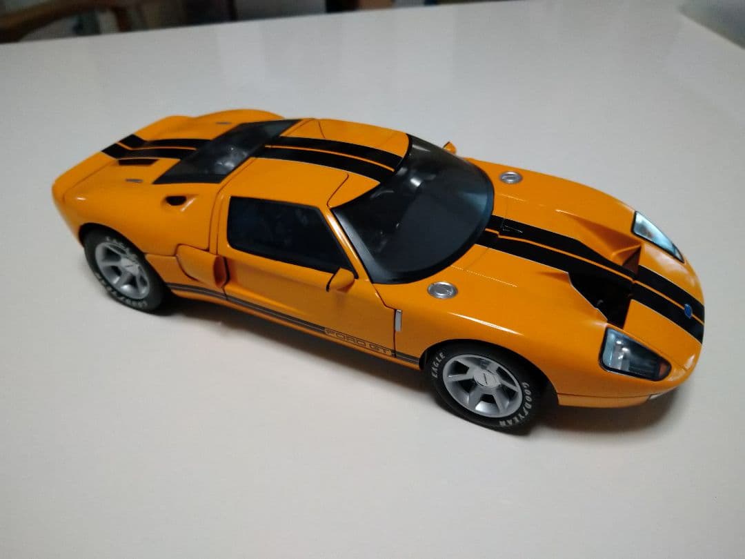 車　ダイキャストミニカー　1/18　フォードＧＴ　ＢＥＡＮＴＡＬＫ　Ｇ.Ｐ