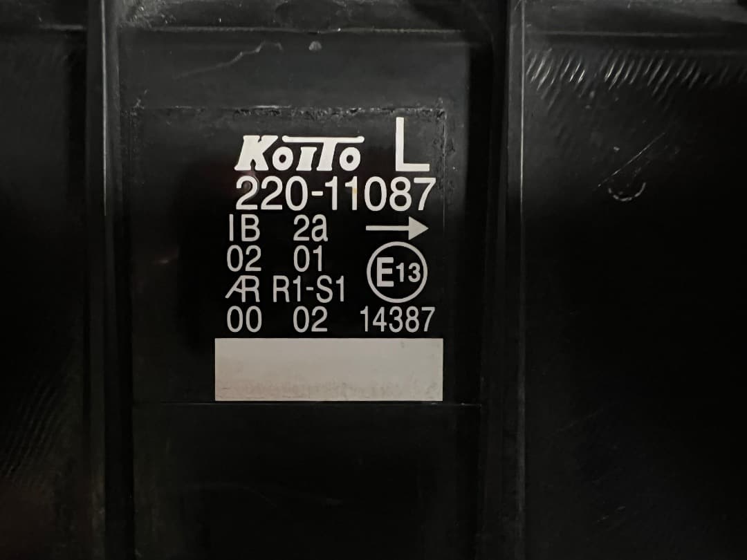 いすゞ ギガ 左テールランプ 中古 2連 KOITO レンズひび有