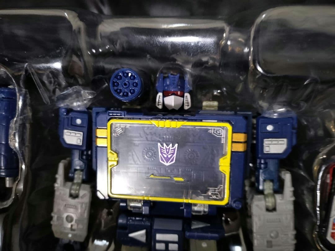 トランスフォーマー　WFC-14 サウンドウェーブ