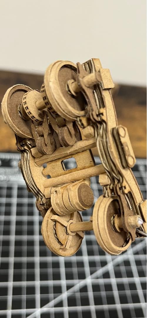 段ボール、紙　山手線E235系