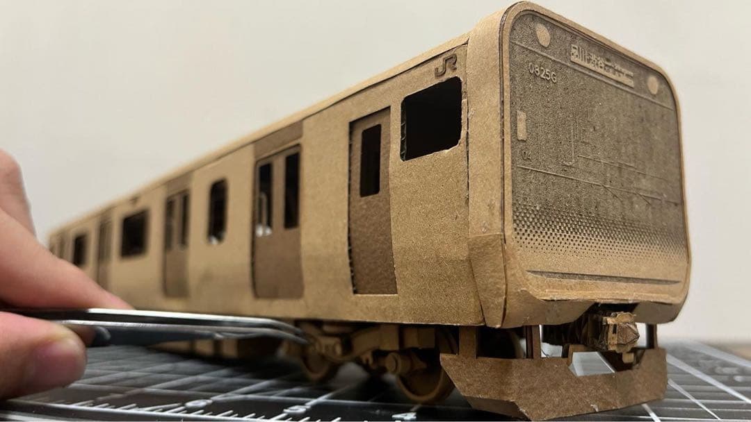 段ボール、紙　山手線E235系